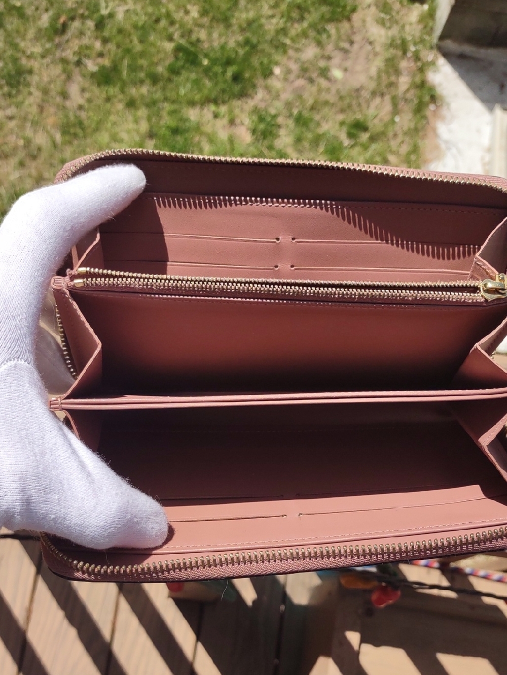 Louis Vuitton Vernis Zip-Around Wallet in Butterscotch Gloss Color. - Picture 10 of 16